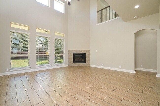 Building Photo - 27426 Camellia Trce