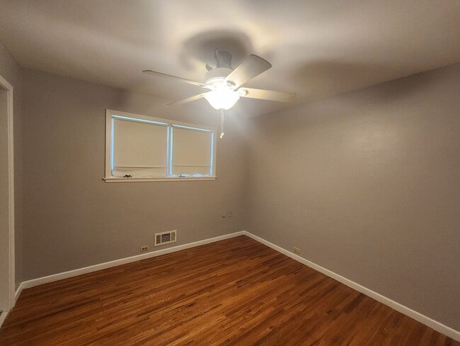 Building Photo - Spacious 5-Bedroom Home Near McKennan Park