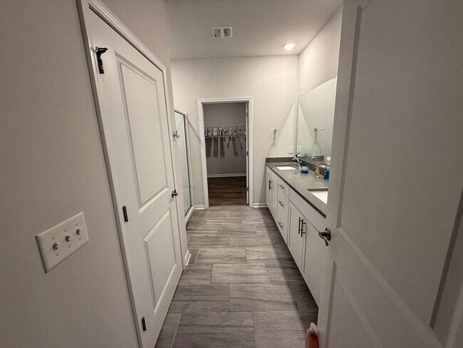 Building Photo - 3 Bedroom Single Family Home in Whitsett