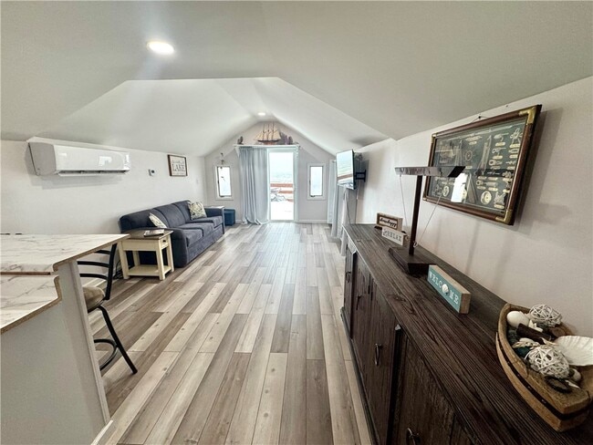 Building Photo - 182 Lake Bluff Rd