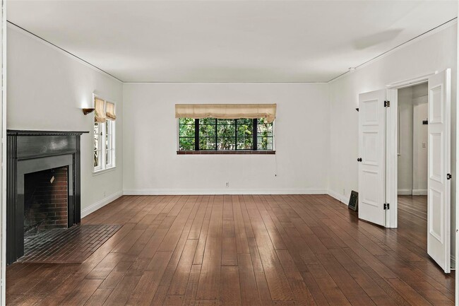 Building Photo - Large, Beautiful Upper Piedmont Home