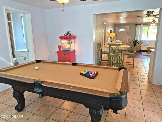 Building Photo - 737 5th St