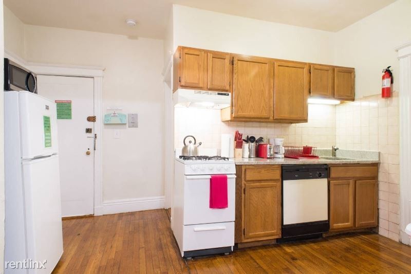 Building Photo - 70 Queensberry St