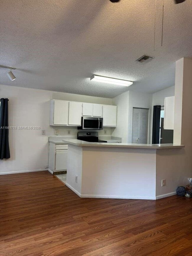 Building Photo - 9999 Summerbreeze Dr