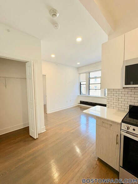 Building Photo - 11 Queensberry St