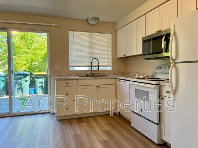Building Photo - 1701 Cowgill Ave