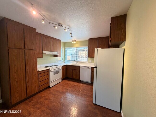 Building Photo - 1076 Palmwood Dr