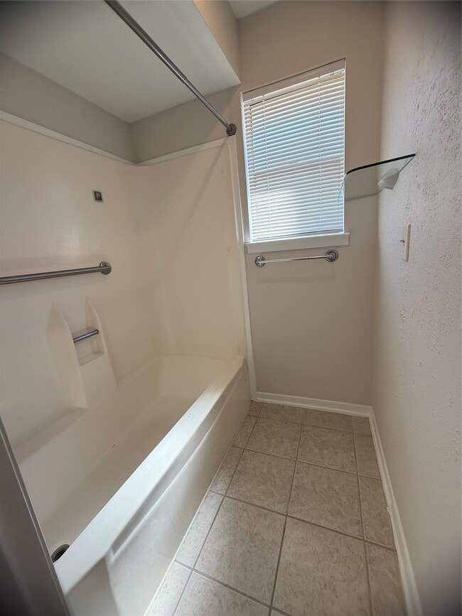 Building Photo - 2758 Foliage Green Dr