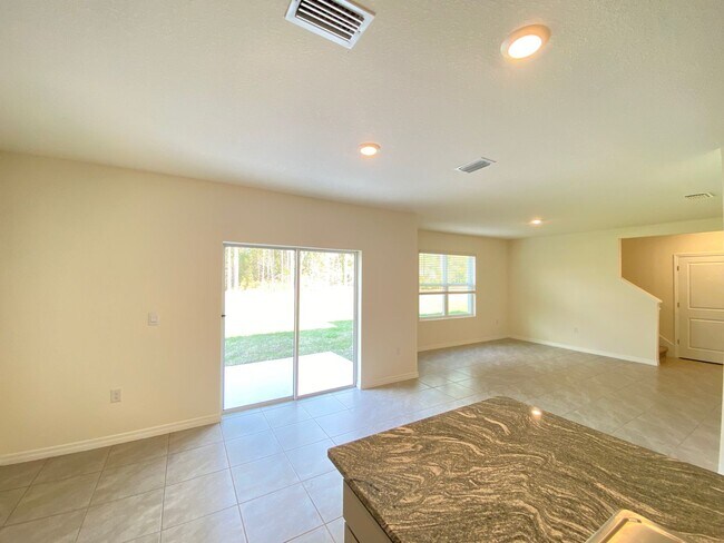 Building Photo - Desirable SE Ocala Subdivision - Lake Diamond-North - 4/3/2 *Available Soon* Won't Last!