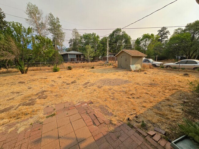 Building Photo - West-Flagstaff 4bd/2ba House Near NAU & CCC -Students & Pets OK!! Avail. July 10th!