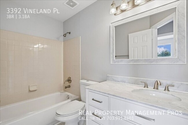 Building Photo - 3392 Vineland Pl