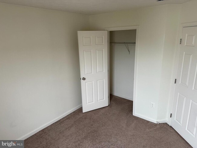 Building Photo - 7216 Mockingbird Cir