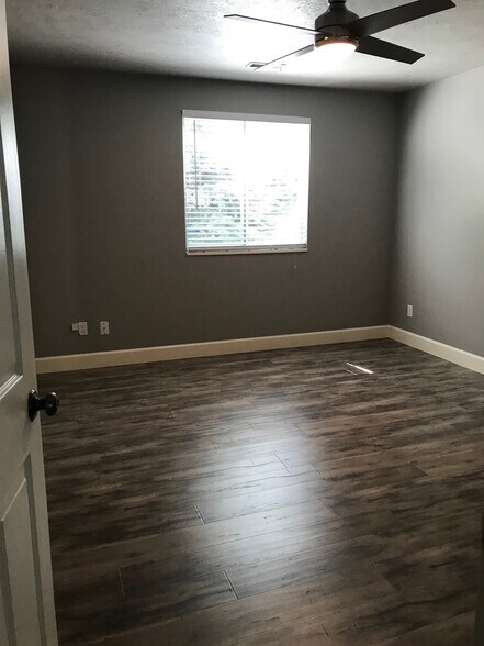 Main level-Private Bedroom - 8379 Sycamore Tree Cove