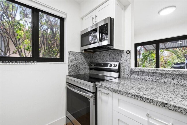 Building Photo - 3522 SW 25th St