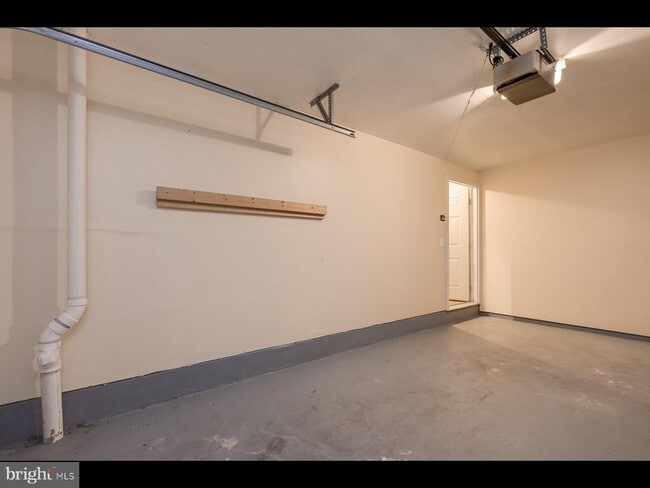 Building Photo - 9058 CONSTANT CRSE Crse