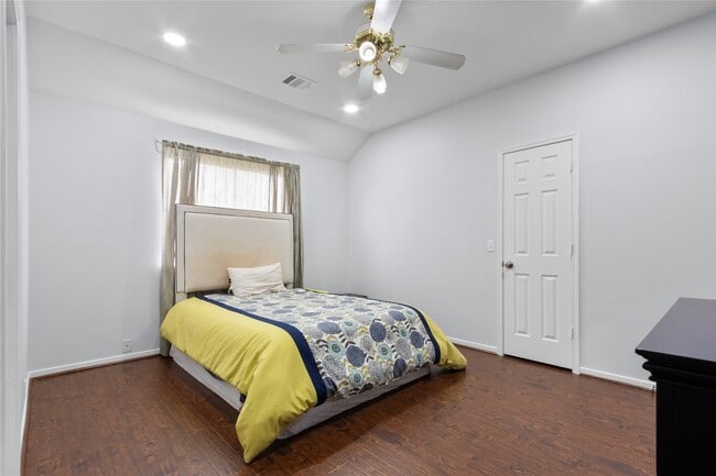 Building Photo - 3011 Grand Lakeview Dr