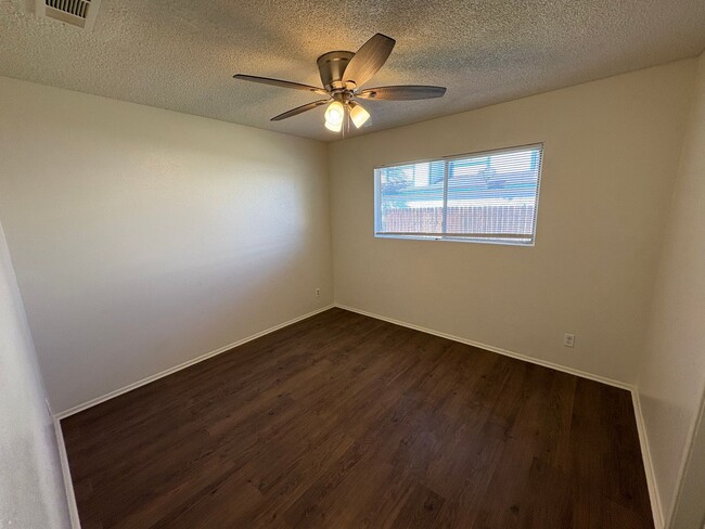 Building Photo - 3939