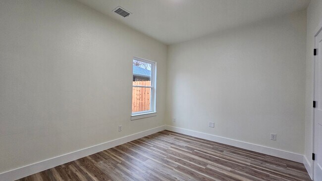 Building Photo - 1700 Kendolph Dr