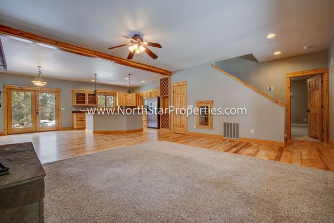 Building Photo - Beautiful Home On 10 Acres. Horse property