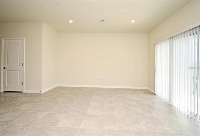 Building Photo - 3195 Emerald Acrs Ln