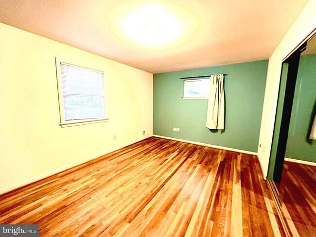 Building Photo - 5 Charen Ct