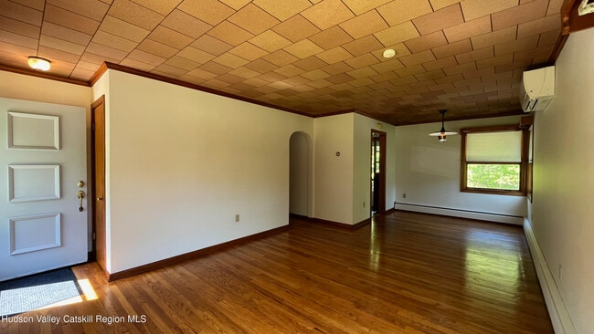 Building Photo - 12 Duzine Rd