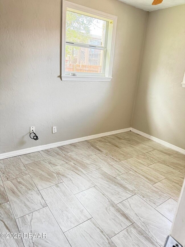 Building Photo - 548 S Caroline St