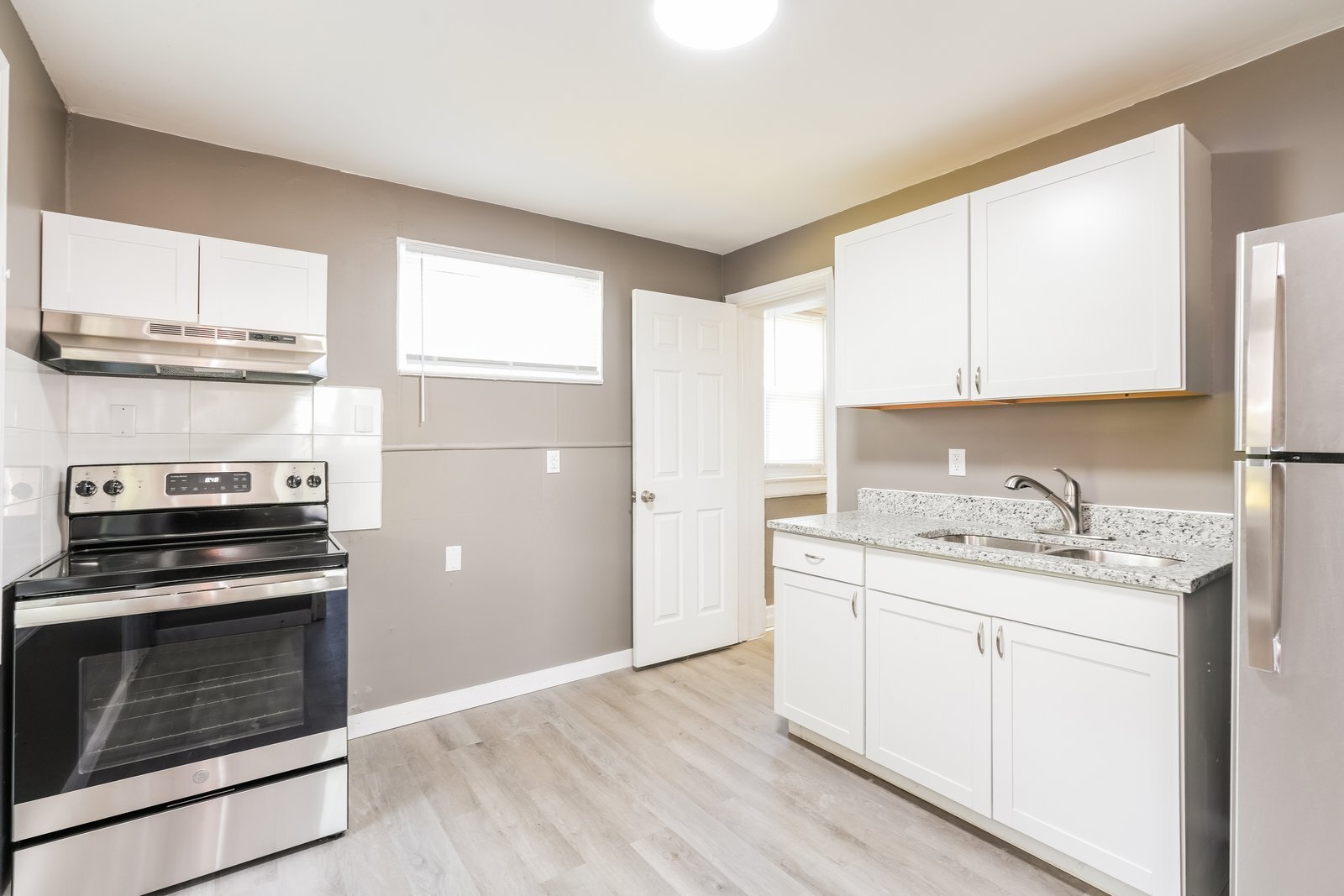 Building Photo - 250 Studebaker St