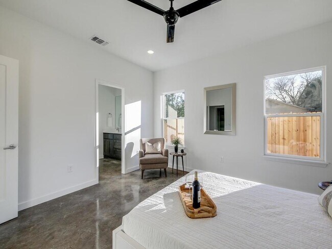 Building Photo - 5600 William Holland Ave