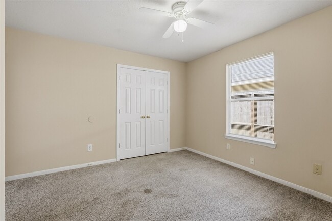 Building Photo - 5911 Camron Point Cir