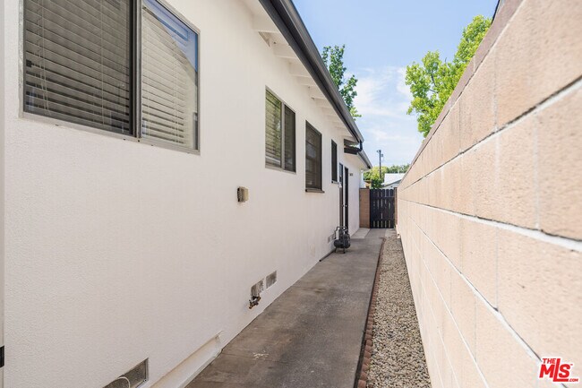 Building Photo - 12800 Stanwood Dr
