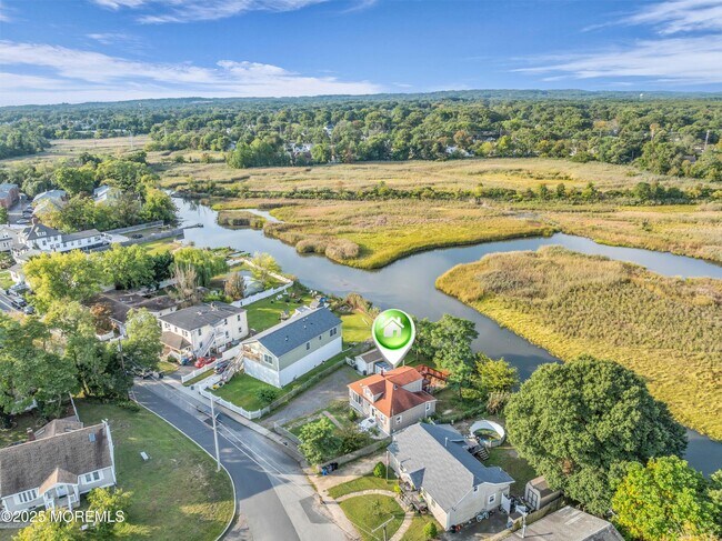 Building Photo - 177 Creek Rd