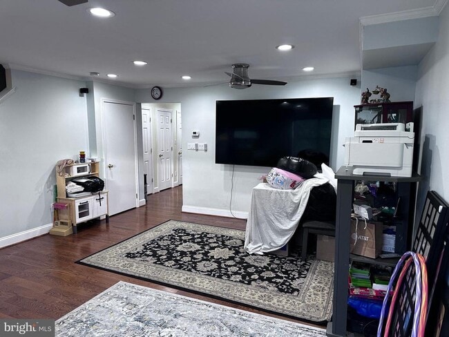 Building Photo - 9579 Tudor Oaks Dr