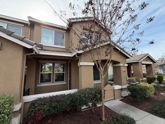 Building Photo - Cozy 3BD/2BA Townhouse-Style Livermore Condo!