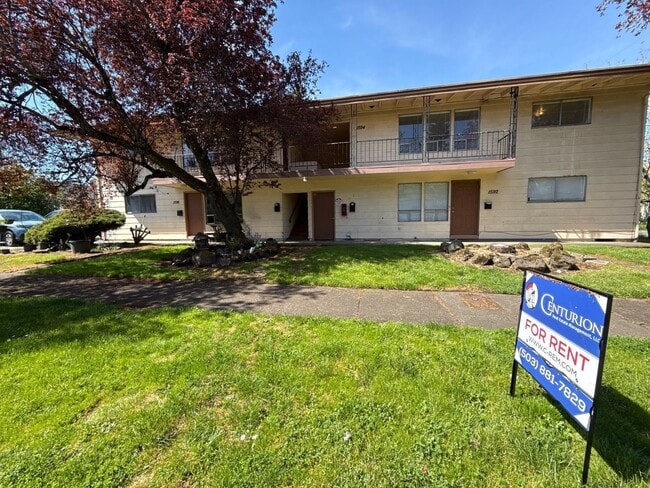 Building Photo - 1594 Tripp St SE