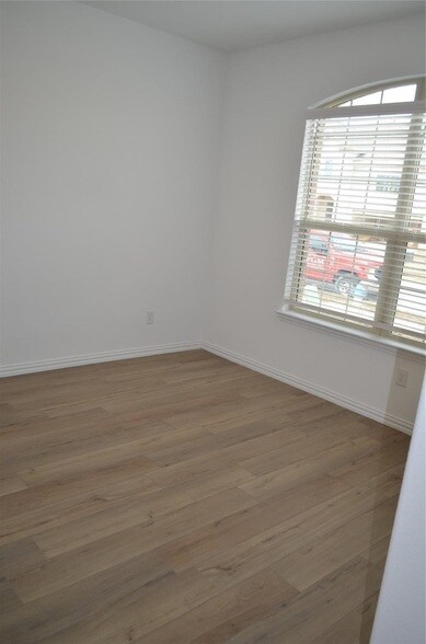 Building Photo - 7924 Lindheimer Ln