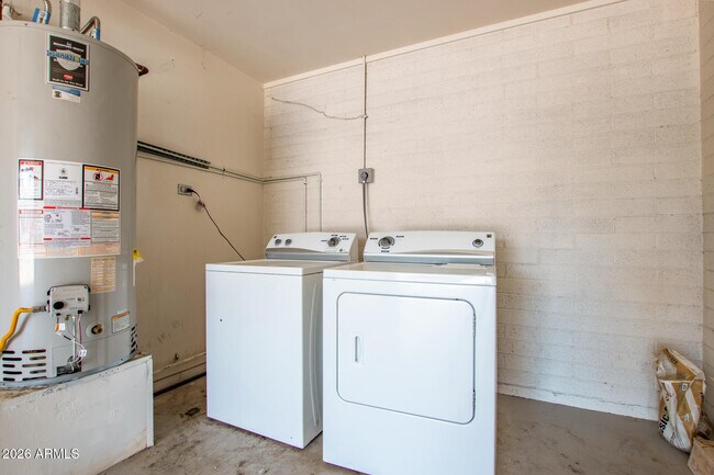 Building Photo - 312 E Hermosa Dr