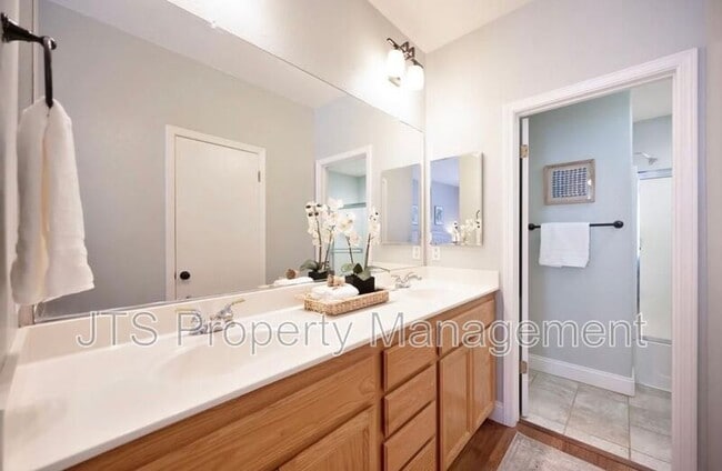 Building Photo - 7057 Ludlow Dr