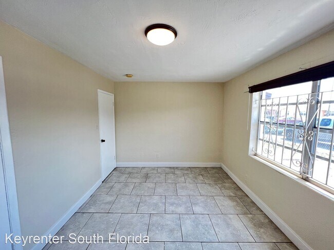 Building Photo - 2 br, 1 bath House - 740 NW 4th Street