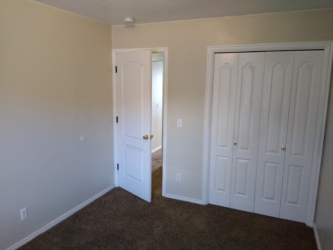 Building Photo - 334 S 400 E