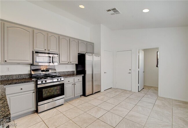 Building Photo - 11125 Gateview Ln