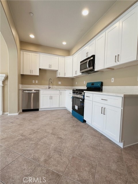Building Photo - 18 Moonstone