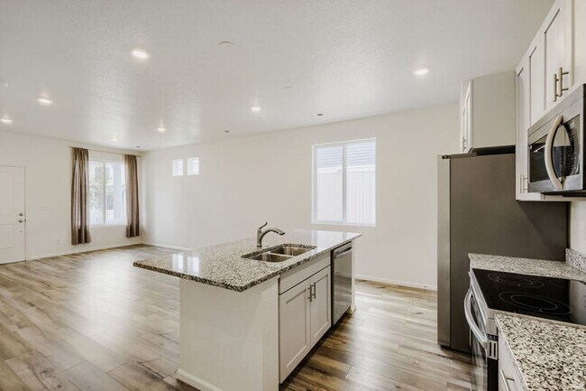 Building Photo - 5825 Uptop Point