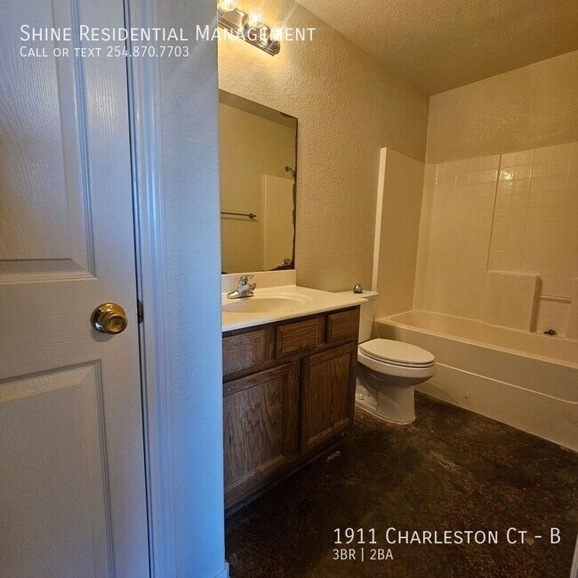 Building Photo - 1911 Charleston Ct