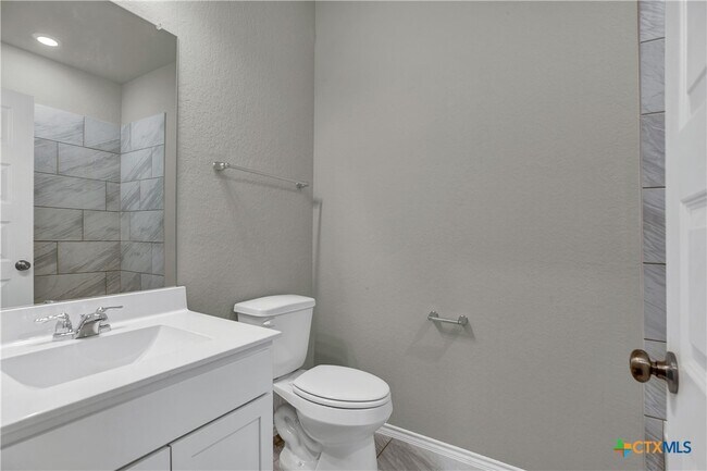 Building Photo - 267 Kinsley Wy