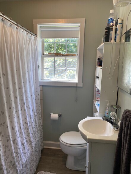 Full tub with tile surround - 208 Meade Ave