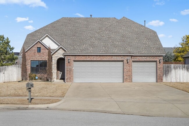 Building Photo - Stunner! This beautiful home features a spacious open floor plan with primary suite and private o...