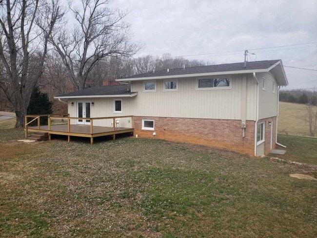 Building Photo - 4 Bedroom / 2 Bath Home  Kingsport, TN