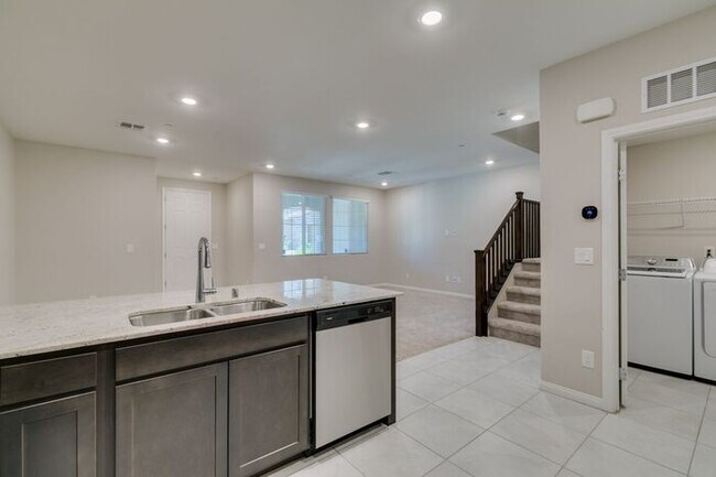 Building Photo - Bright & Spacious 3-Bedroom Home in Inspirada