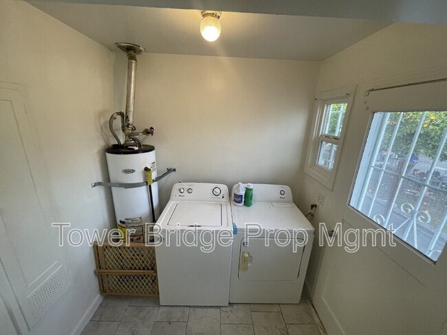 Building Photo - 2871 32nd Ave